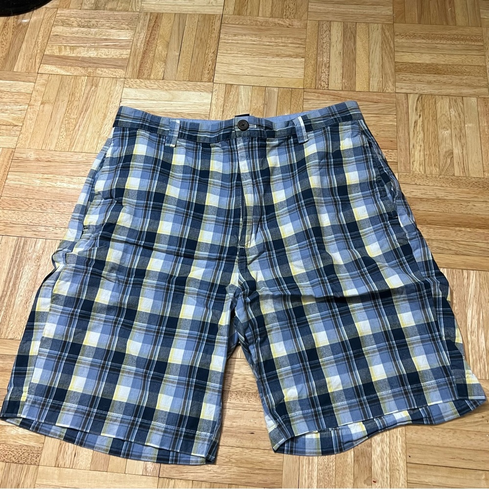 Men’s plaid cargo shorts 32